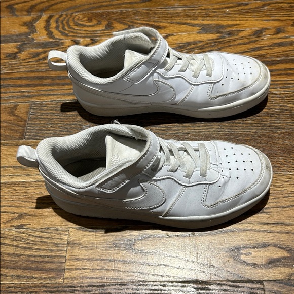 Nike White Sneakers 3Y Girls - Picture 3 of 7